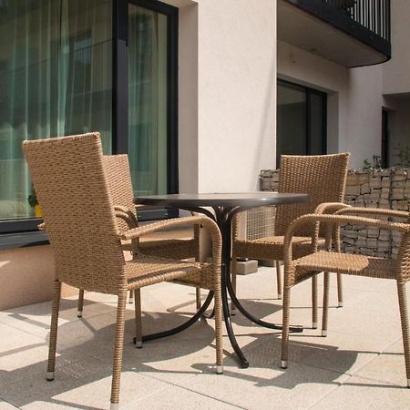 Sunny, Fully Furnished Studio Type With Terrace Plzeň Buitenkant foto
