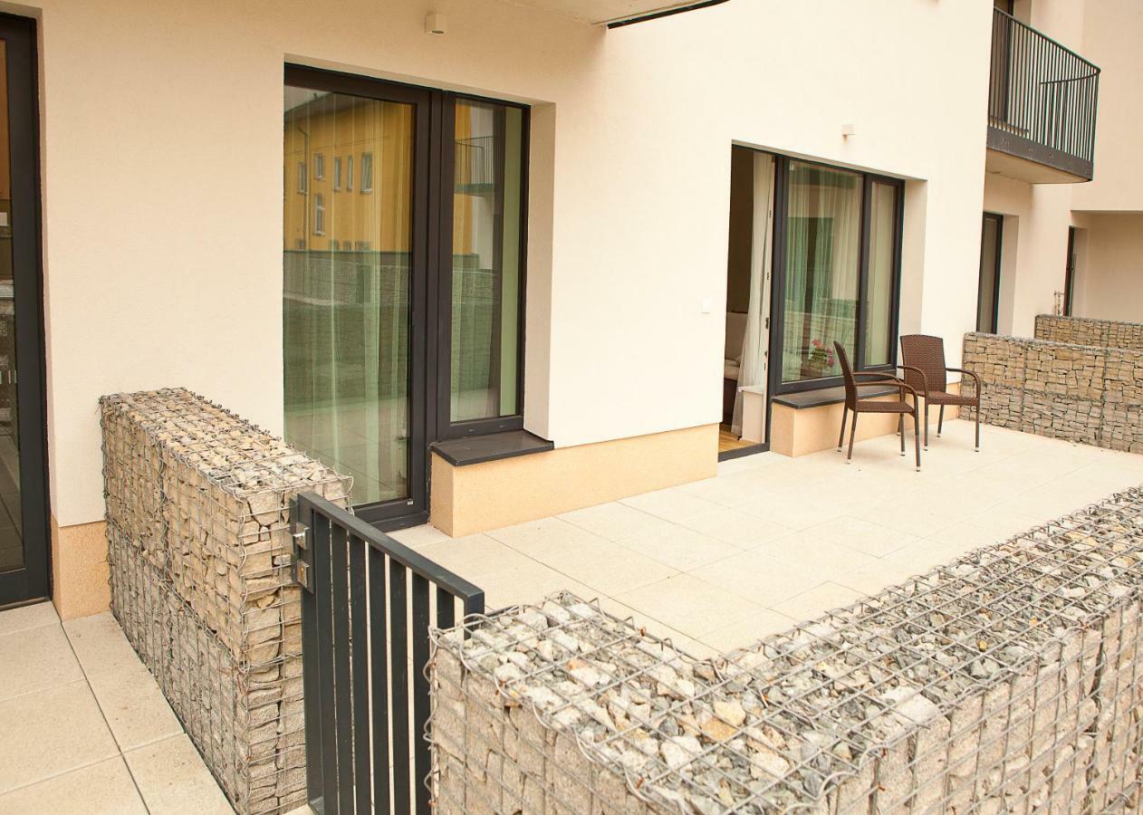 Sunny, Fully Furnished Studio Type With Terrace Plzeň Buitenkant foto